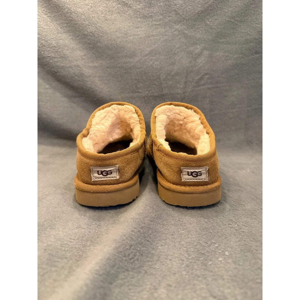 UGG Kids Classic Slipper Chestnut Suede Sheepskin Lining Slip On Shoes size 4